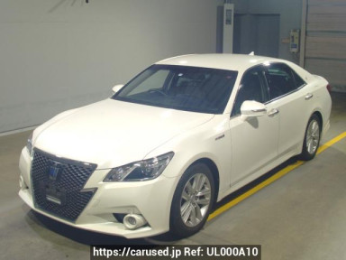 Toyota Crown Hybrid AWS210