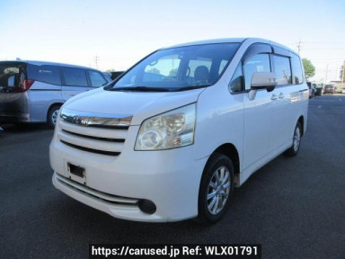 Toyota Noah ZRR70G