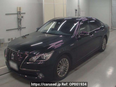 Toyota Crown Hybrid AWS210