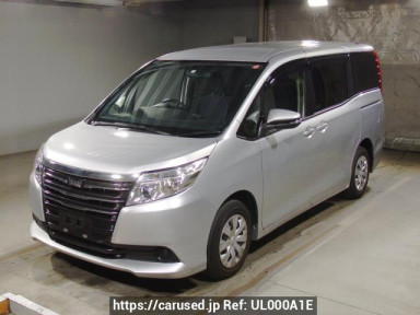 Toyota Noah ZRR80G