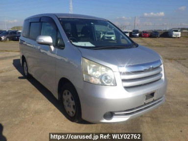 Toyota Noah ZRR70G