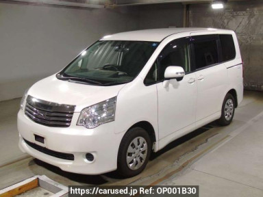 Toyota Noah ZRR70G