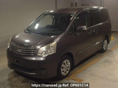 Toyota Noah ZRR70G