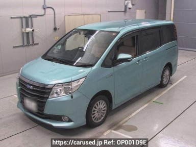 Toyota Noah ZWR80G