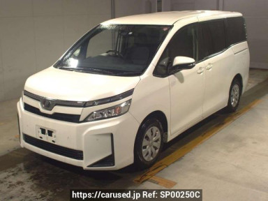 Toyota Voxy ZRR80G