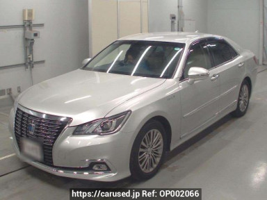 Toyota Crown Hybrid AWS210