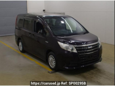 Toyota Noah ZWR80G