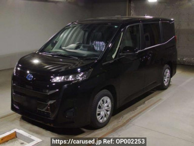 Toyota Noah ZWR90W