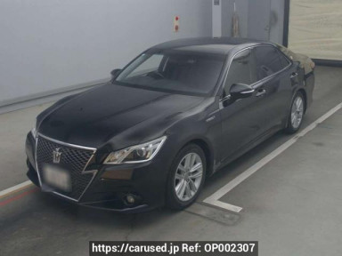 Toyota Crown Hybrid AWS210