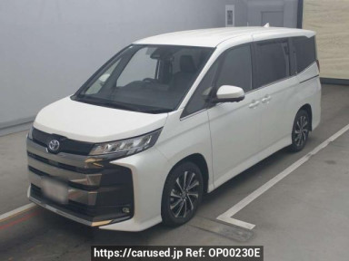 Toyota Noah ZWR90W