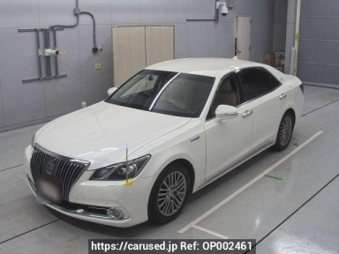 Toyota Crown Majesta GWS214