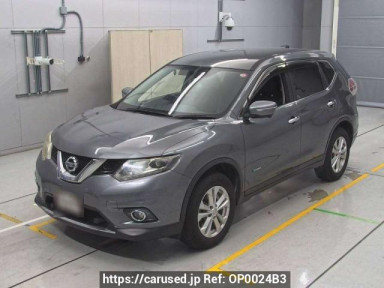 Nissan X-Trail HNT32