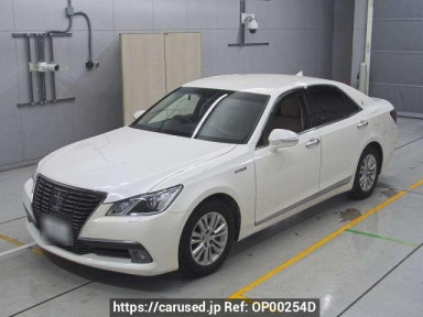 Toyota Crown Hybrid AWS210