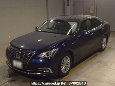 Toyota Crown Hybrid AWS210