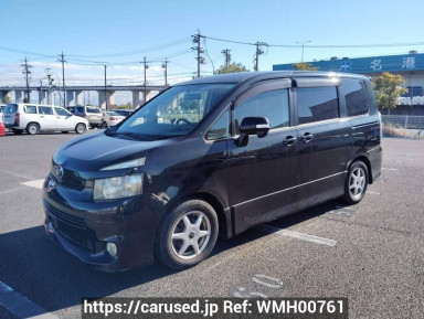 Toyota Voxy ZRR70W