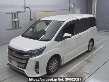 Toyota Noah ZRR80W