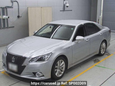 Toyota Crown Hybrid AWS210