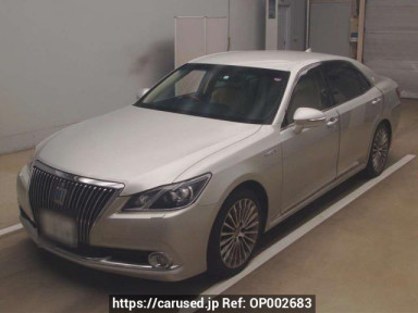 Toyota Crown Majesta GWS214