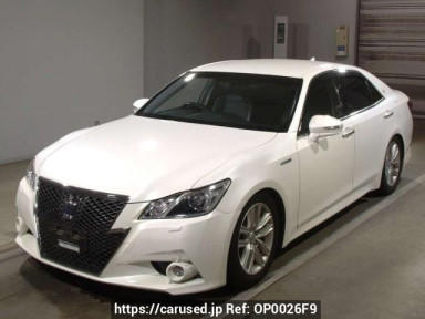 Toyota Crown Hybrid AWS211