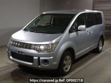 Mitsubishi Delica D5 CV5W