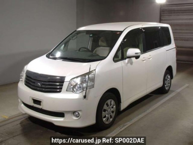 Toyota Noah ZRR75G