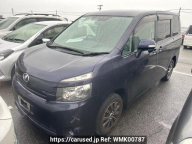 Toyota Voxy ZRR70G