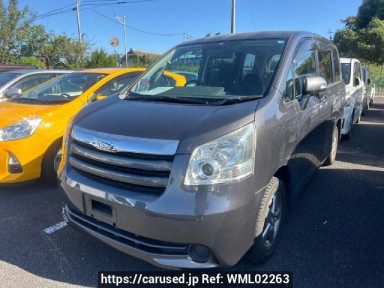 Toyota Noah ZRR70G