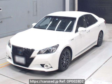 Toyota Crown Hybrid AWS210