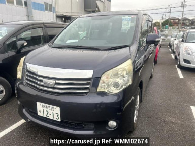 Toyota Noah ZRR70G