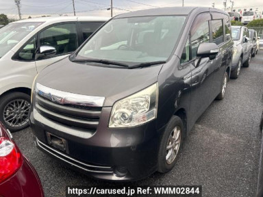 Toyota Noah ZRR70G