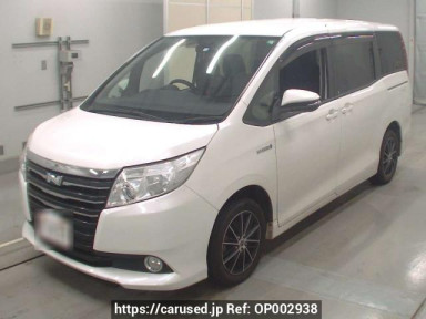 Toyota Noah ZWR80G