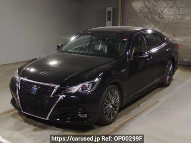 Toyota Crown Hybrid AWS210