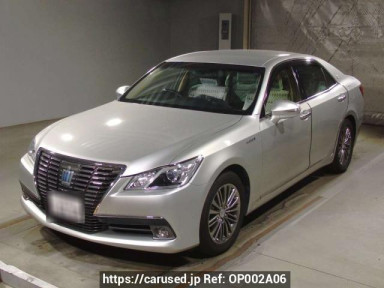 Toyota Crown Hybrid AWS210