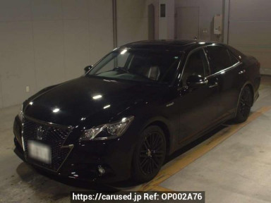 Toyota Crown Hybrid AWS210