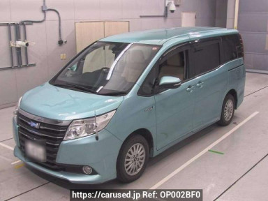 Toyota Noah ZWR80G