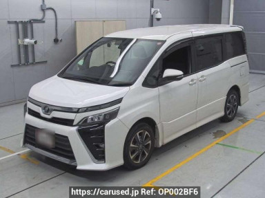 Toyota Voxy ZRR80W