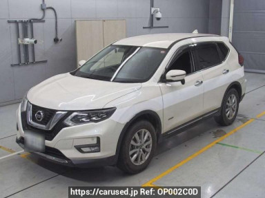 Nissan X-Trail HNT32