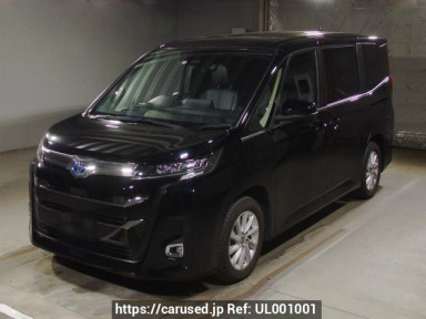 Toyota Noah ZWR90W