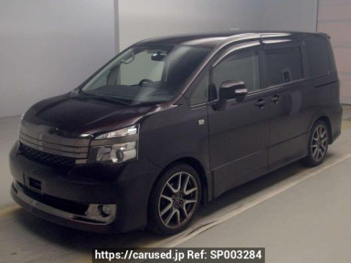 Toyota Voxy ZRR70W