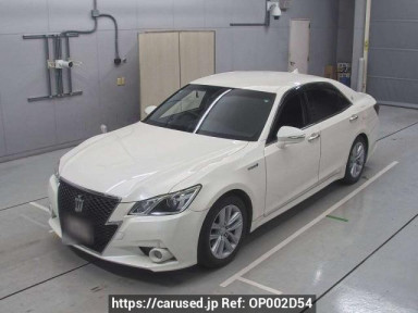 Toyota Crown Hybrid AWS210