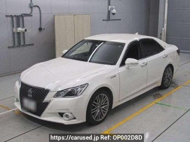 Toyota Crown Hybrid AWS210