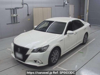 Toyota Crown Hybrid AWS210