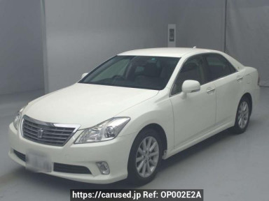 Toyota Crown GRS202