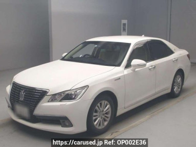 Toyota Crown Hybrid AWS210