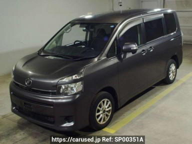 Toyota Voxy ZRR75G