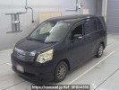 Toyota Noah ZRR70G