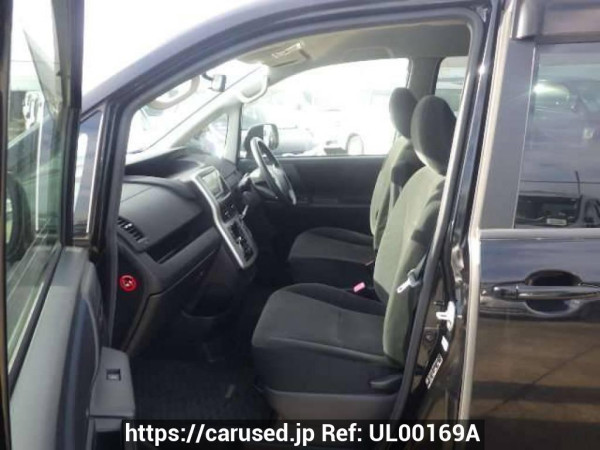 Used 2010 AT toyota voxy ZRR70G Image[12]