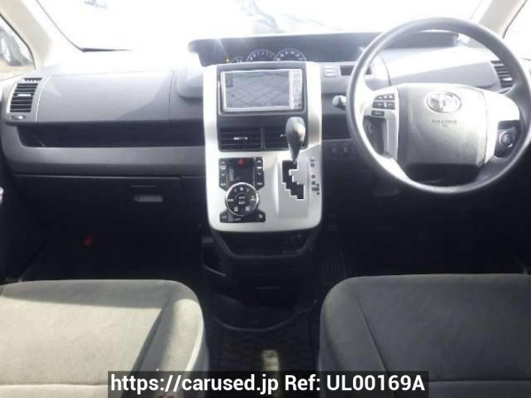 Used 2010 AT toyota voxy ZRR70G Image[16]