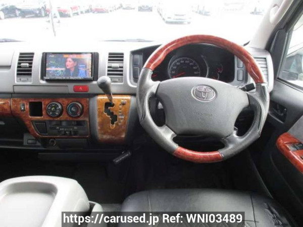 Used 2004 AT toyota regiusace-van KDH200V Image[18]