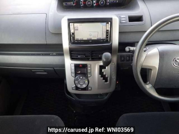 Used 2009 AT toyota voxy ZRR75G Image[16]